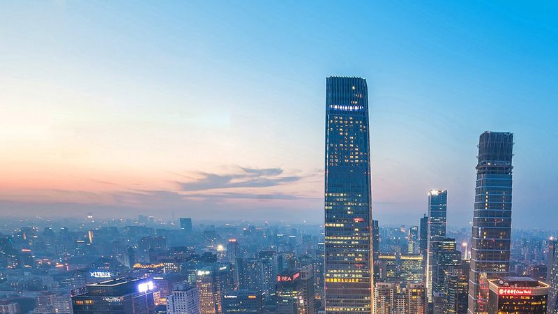 地面集中式光伏：可行性报告中的关键考量**